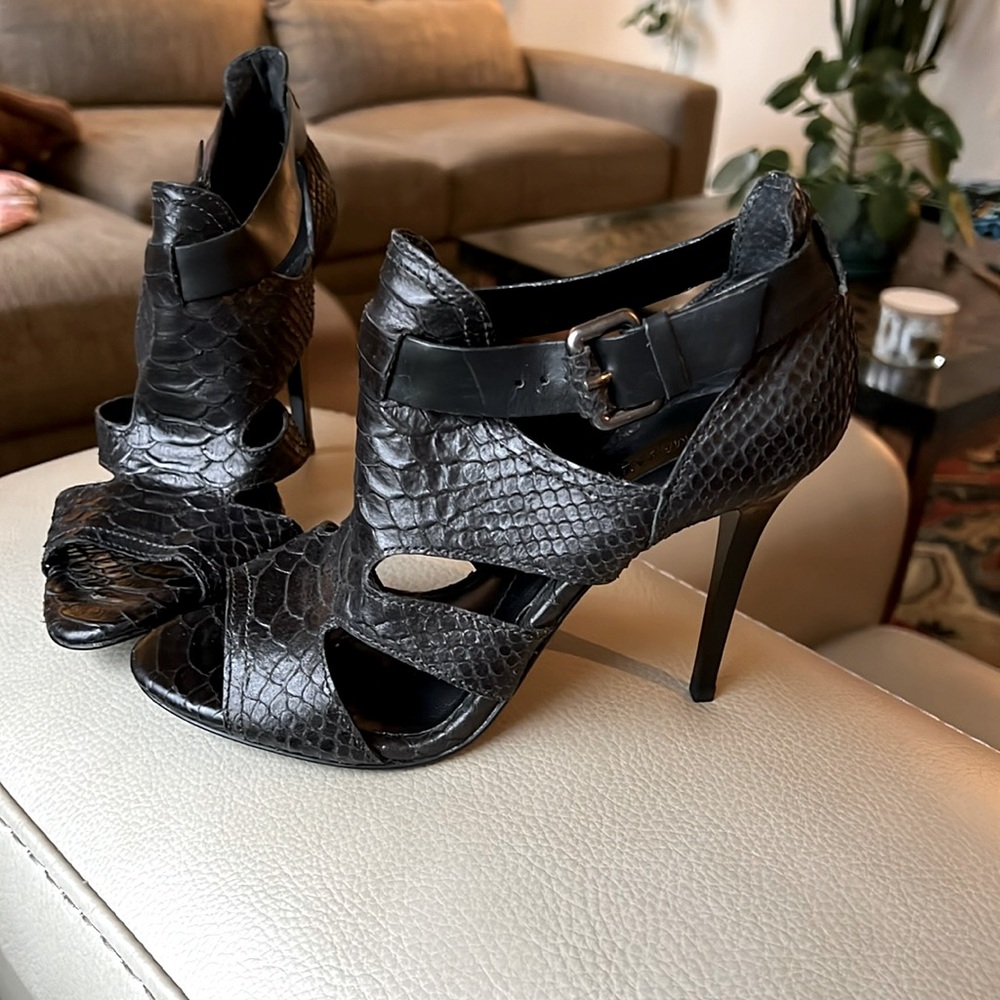 BCBG MAXAZRIA leather sheathed heels 7.5